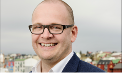 Mínir tankar fara til ávís heim í hesum døgum